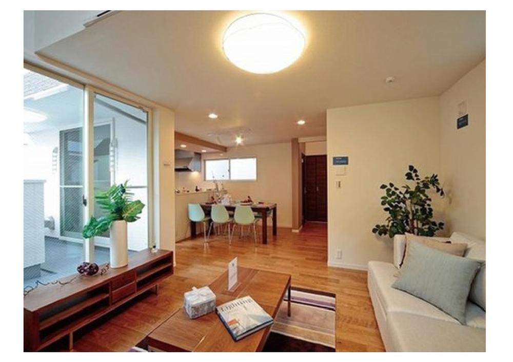 Same specifications photos (living).  [living] Flooring material cracks ・ dent ・ Use the natural wide Strong of strong EIDAI to scratch. Because the wax-free type, Cleaning is also happy to.