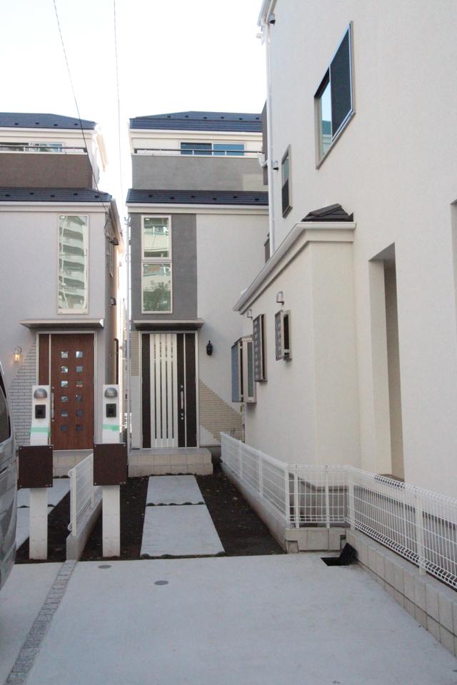 Local appearance photo. Local (12 May 2013) Shooting