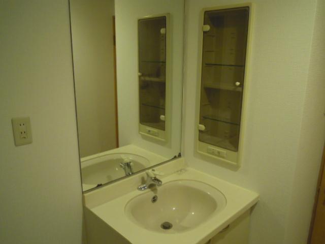 Washroom. Wash basin