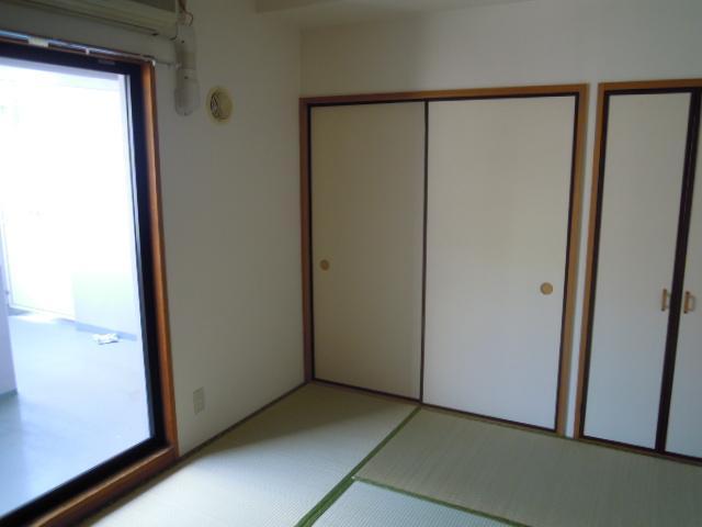 Living and room. Bright rooms