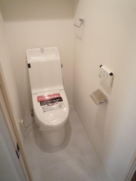 Toilet. ◎ friendly ass hot water cleaning!