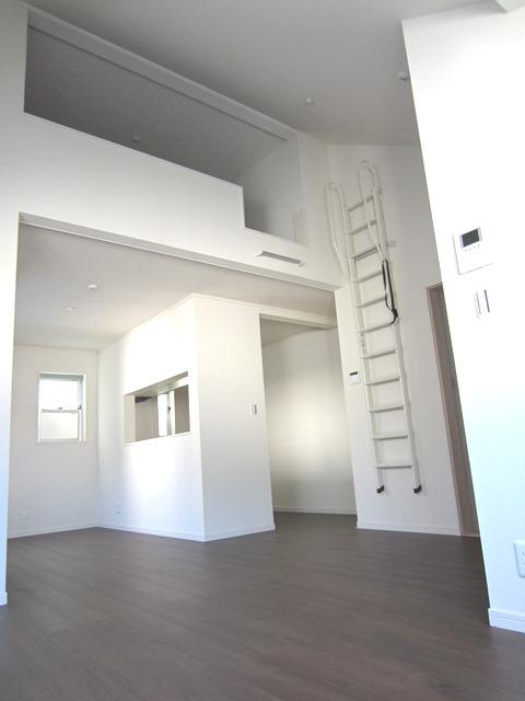 Same specifications photos (living). Example of construction