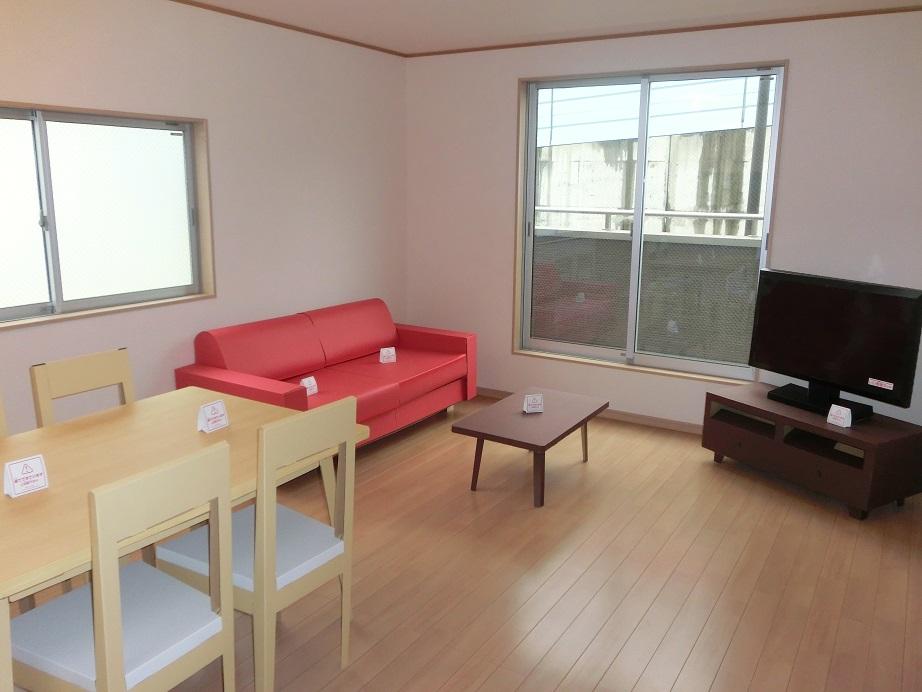 Very bright in the south balcony LDK. East and west sides is you live there is no feeling of pressure because it becomes adjacent land parking space.  Indoor (12 May 2013) Shooting