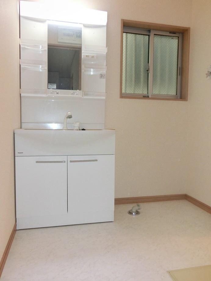 Wash basin, toilet. Indoor (12 May 2013) Shooting