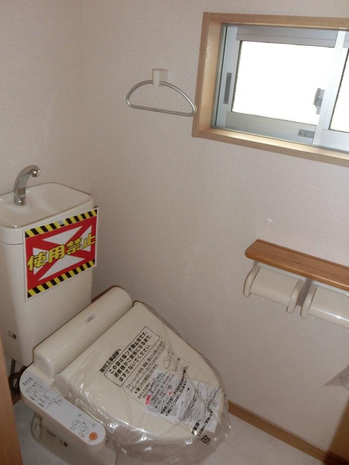 Toilet. Indoor (12 May 2013) Shooting