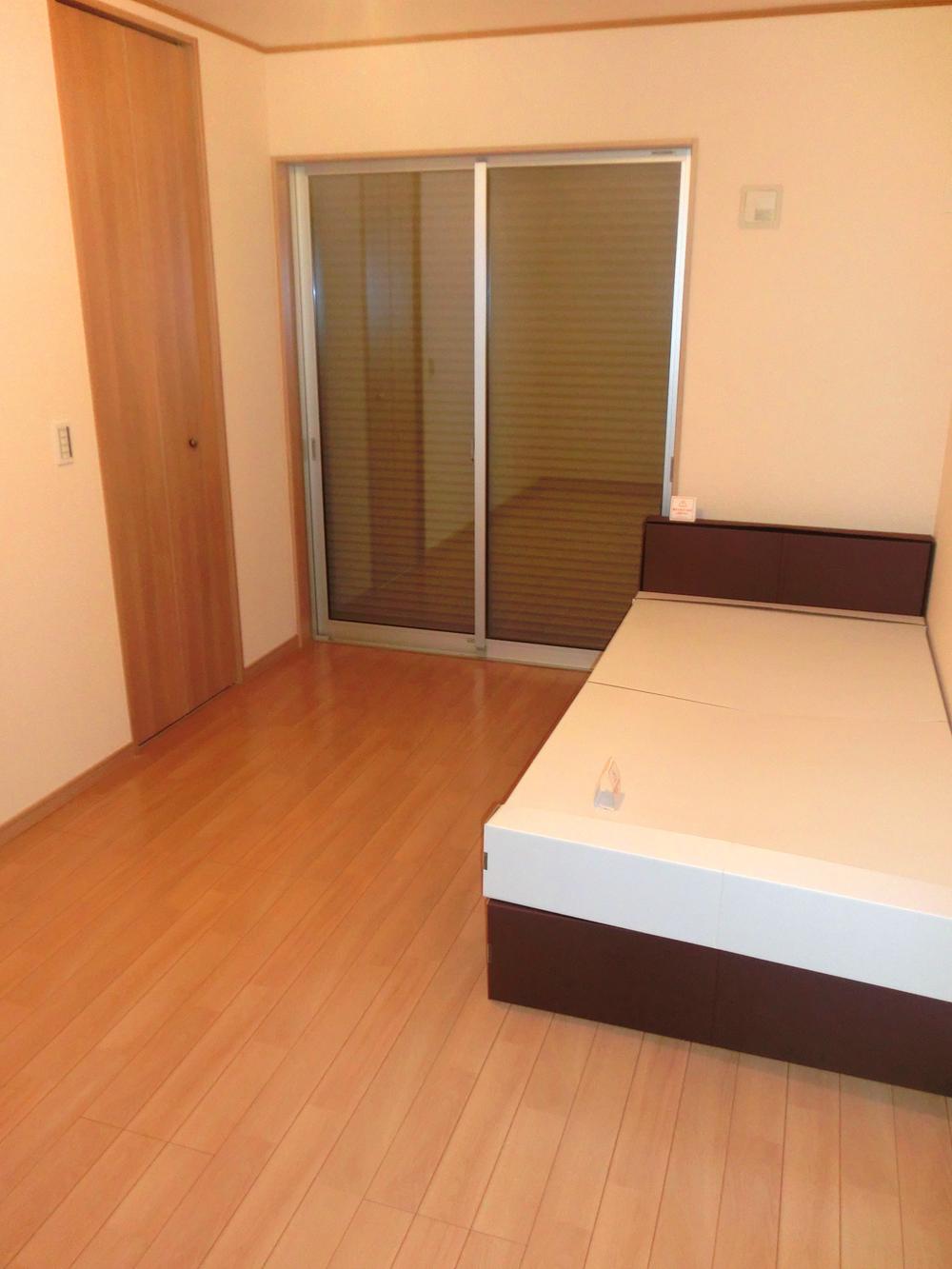 Non-living room. Indoor (12 May 2013) Shooting