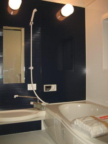 Other Equipment. With bathroom ventilation dryer ・ One push drainage plug