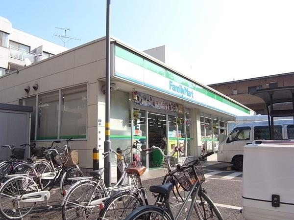 Convenience store. 522m to FamilyMart three kindergartens chome shop