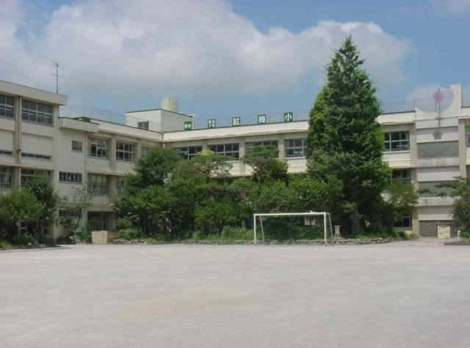 Primary school. 848m until Itabashi plum Elementary School