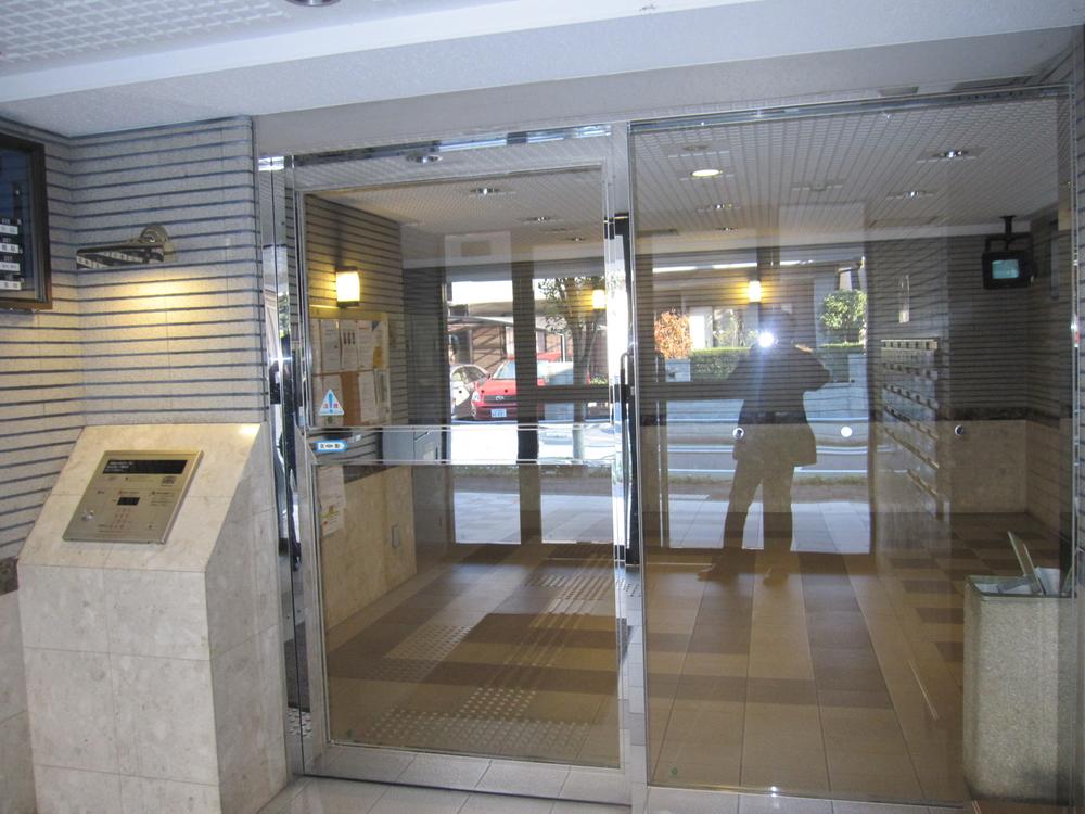 Entrance. Common areas