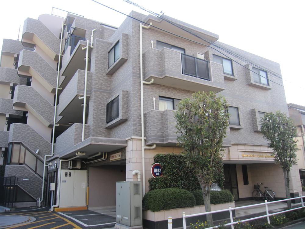 Local appearance photo. Local (11 May 2013) Shooting