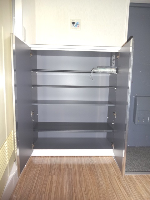 Entrance. Entrance storage