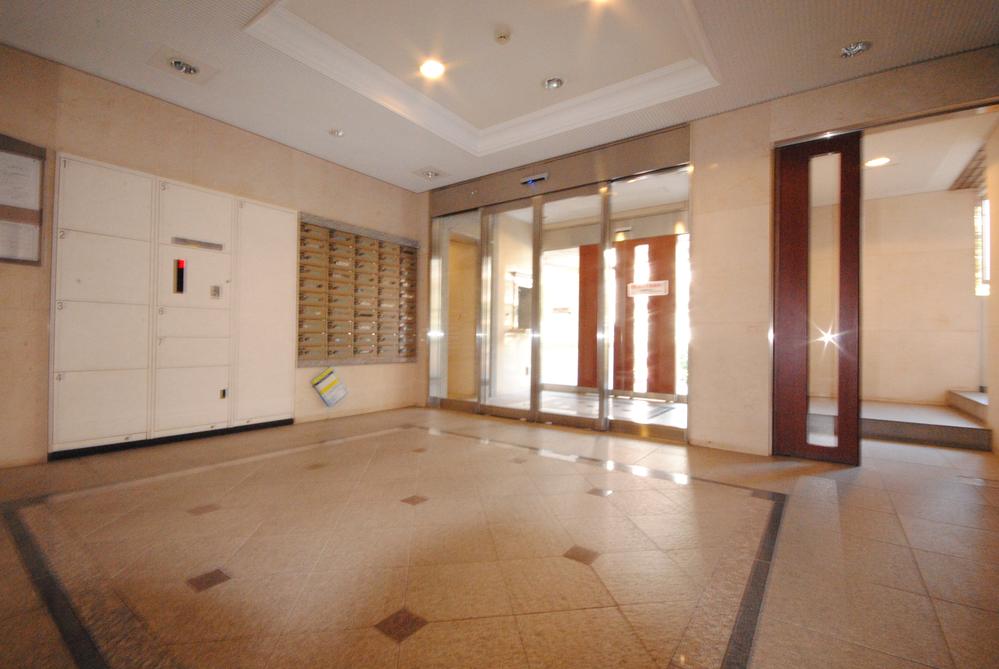 Entrance. Common areas