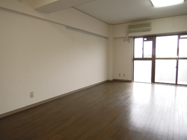 Living and room. Western-style 13.5 Pledge (inverted type)