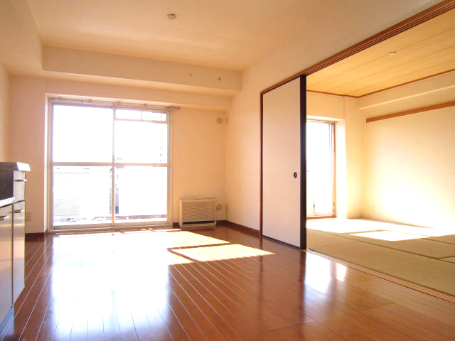 Living and room. Large living dining