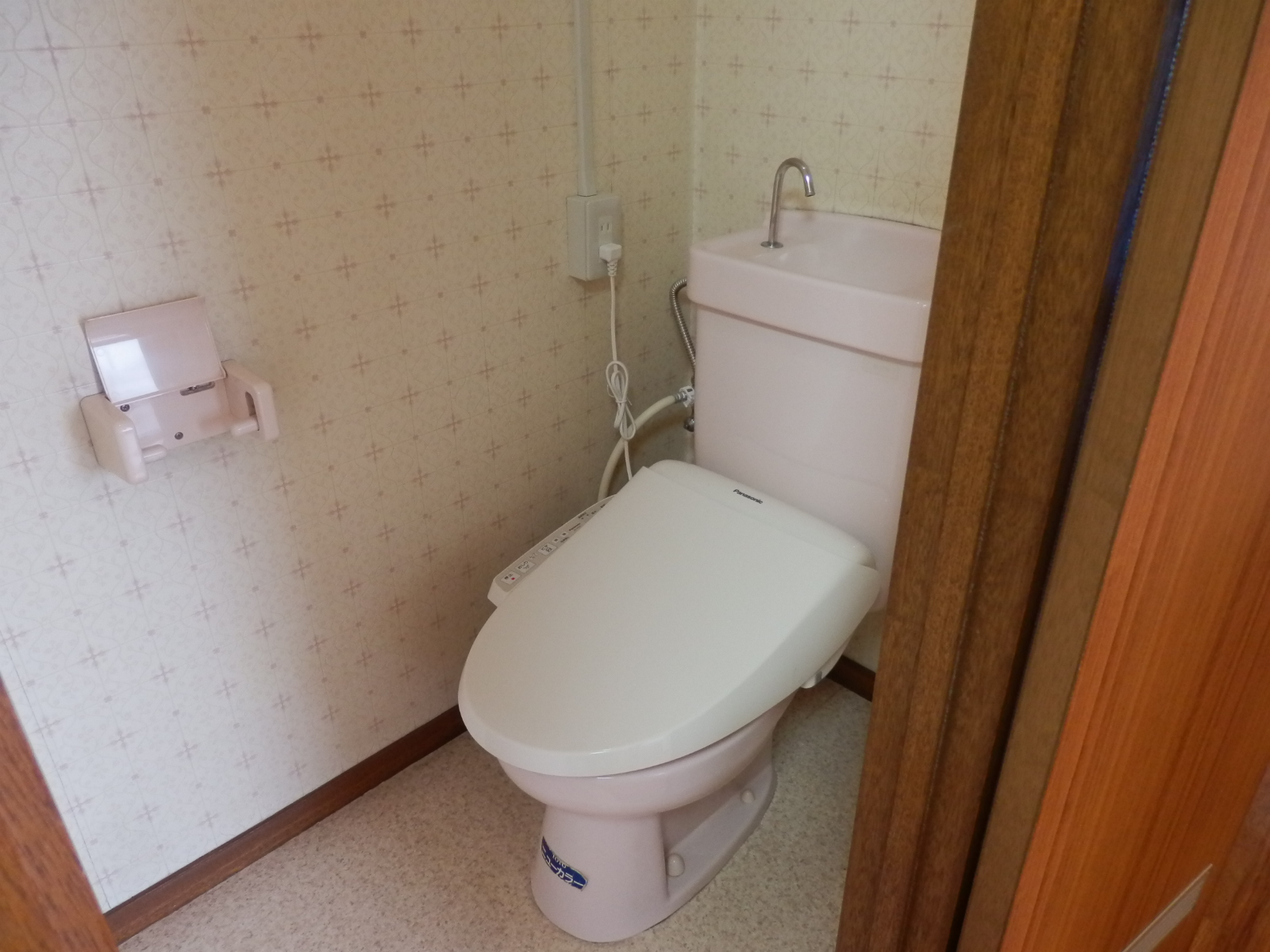 Toilet. With washlet! !