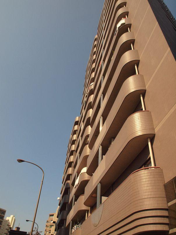 Local appearance photo. South-facing good room of per yang of this property.