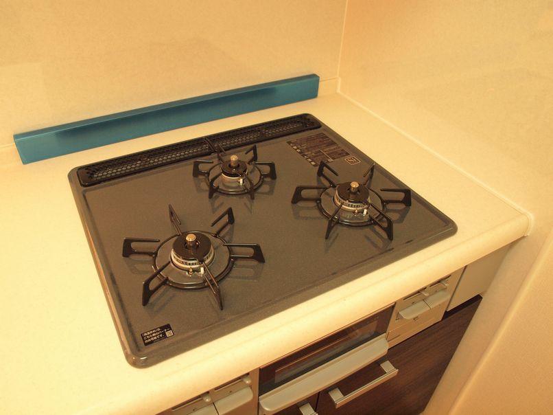 Kitchen. Gas stove of firepower also sufficient three-necked.