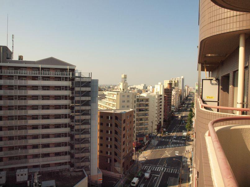 View photos from the dwelling unit. Sunshine from the south-facing balcony privilege of high-rise floor unique.