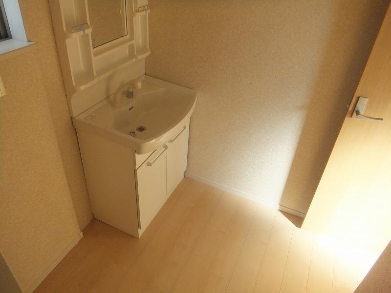 Wash basin, toilet. Indoor (12 May 2013) Shooting