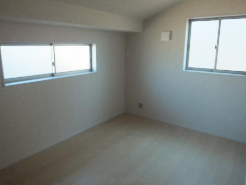 Non-living room. Indoor (12 May 2013) Shooting