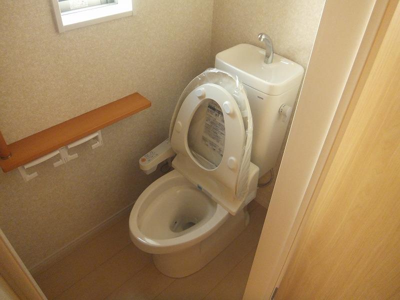 Toilet. Indoor (12 May 2013) Shooting