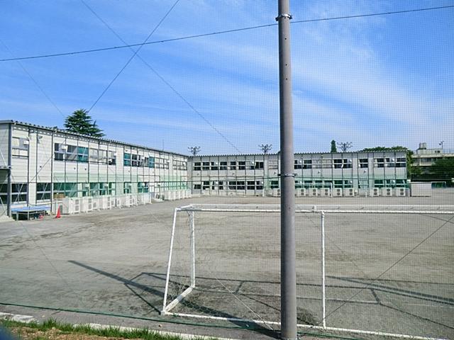 Junior high school. 622m until Itabashi Akatsuka second junior high school