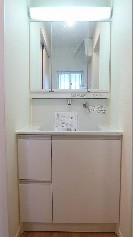 Wash basin, toilet. Indoor (September 2013) Shooting