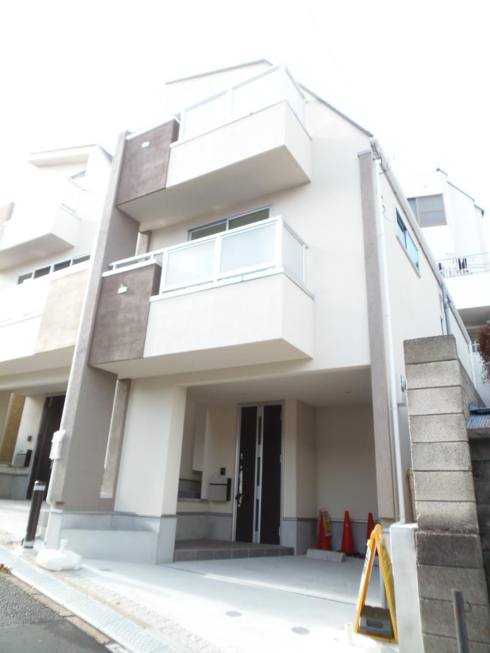 Local appearance photo. Local (12 May 2013) Shooting