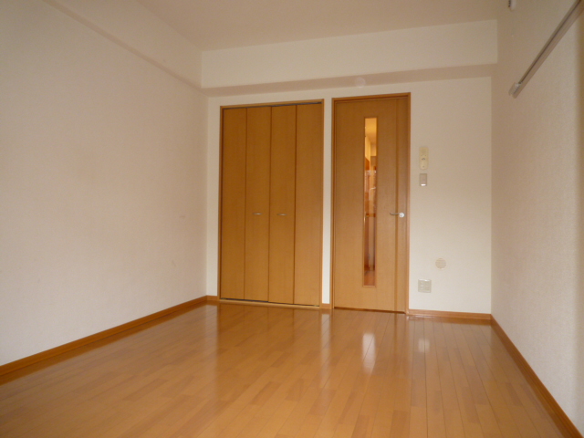 Living and room. Spacious 8.7 Pledge of Western-style