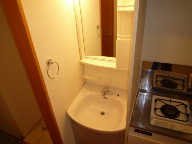 Washroom. Independent wash basin