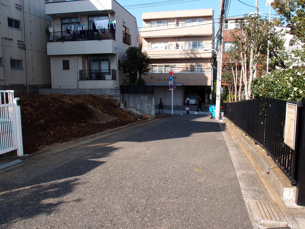 Local photos, including front road. Local (11 May 2013) Shooting