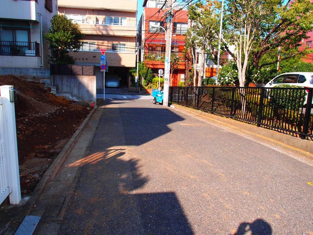 Local photos, including front road. Local (11 May 2013) Shooting