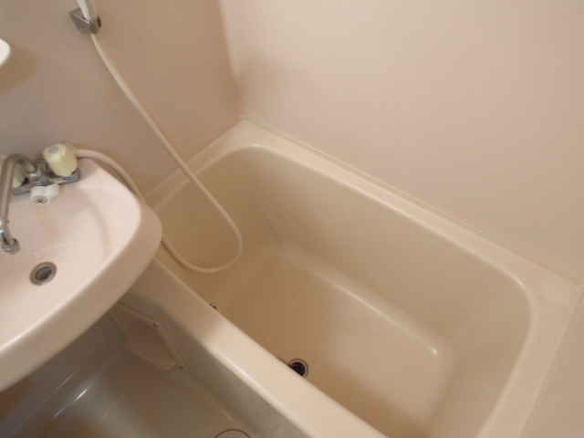 Bath. Wash basin ・ Unit bath with shower