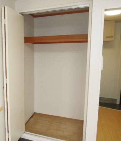 Receipt. With hanger rack storage