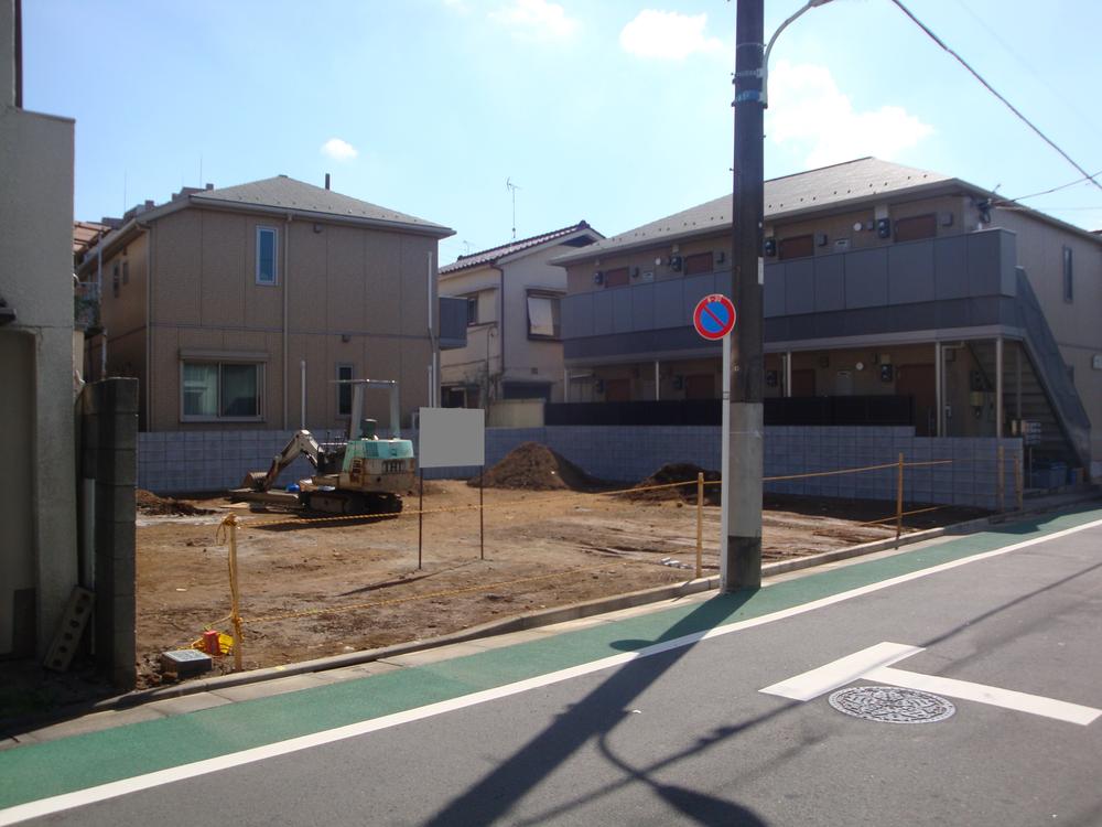 Local photos, including front road. Local (10 May 2013) Shooting