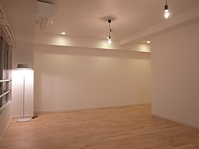 Same specifications photos (living). Image