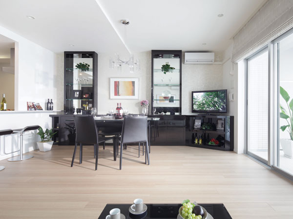 Living.  [Open living blessed with sunshine ・ dining] Time room is born to spend with family, Guest and Talking is wrapped in colorful. Bright, open space, Space that resonate with the sensibility of the people who live in the city has been designed.  ※ Indoor photos are all model Room N-B type.