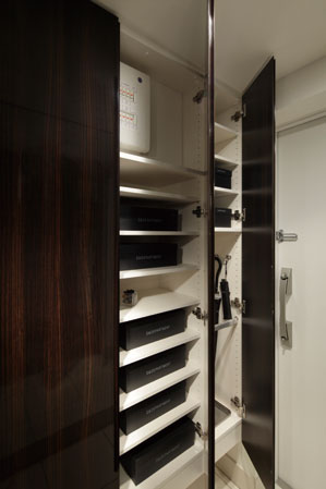 Receipt.  [Thor type footwear input] The entrance, Footwear input of tall type there is a height of up to ceiling near you provided. A number of footwear, of course, Until the boots and umbrella, You can clean storage.  ※ N-A, N-E, S-A, S-At, S-B, S-Bt, S-G, Except S-Gt type ※ We are at the top of some dwelling units have established a distribution board, etc..