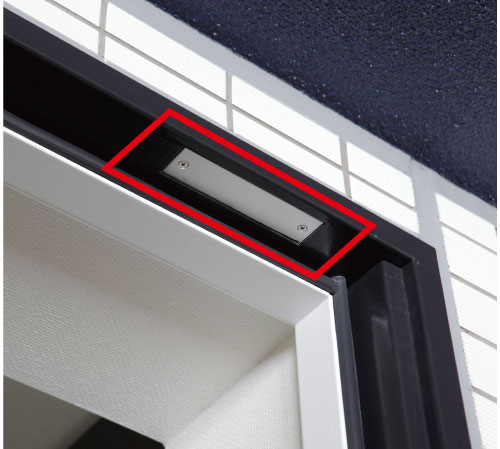 Security.  [Security sensors] Entrance door, Windows and facing the roof balcony of some of the windows and a dwelling unit with a roof balcony of the ground floor dwelling unit, The sash facing the south balcony of the second floor N-E type installed security sensors ( ※ Except for the windows and FIX window stick of surface lattice). When the frontage part crime prevention sensor is installed is opened while security set, Sensor reacts, Place a abnormal signal to the security company sounds an alarm at the dwelling units within the intercom master unit and the Genkanshi machine.