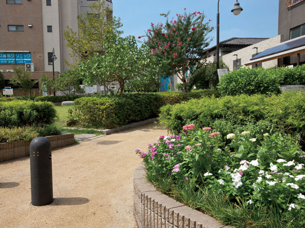 Surrounding environment. YUME Park ・ Yamato-cho (South Building: approximately 340m / A 5-minute walk North Building: approximately 390m / A 5-minute walk)