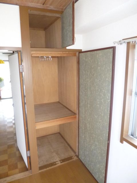 Receipt. It attaches accommodated in the upper part!