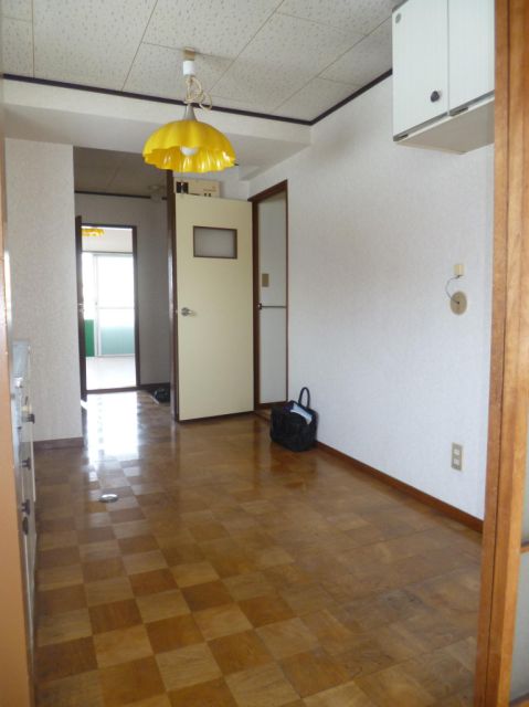 Living and room. Also comfortably use wide dining ☆