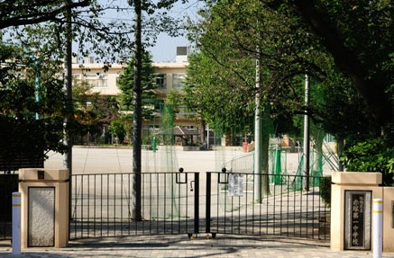 Junior high school. 613m to Itabashi first junior high school (junior high school)