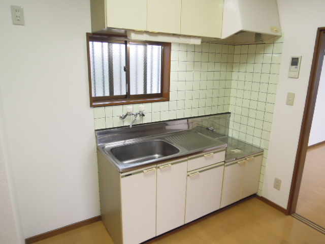 Kitchen. Gas stove installation possible (see photo)