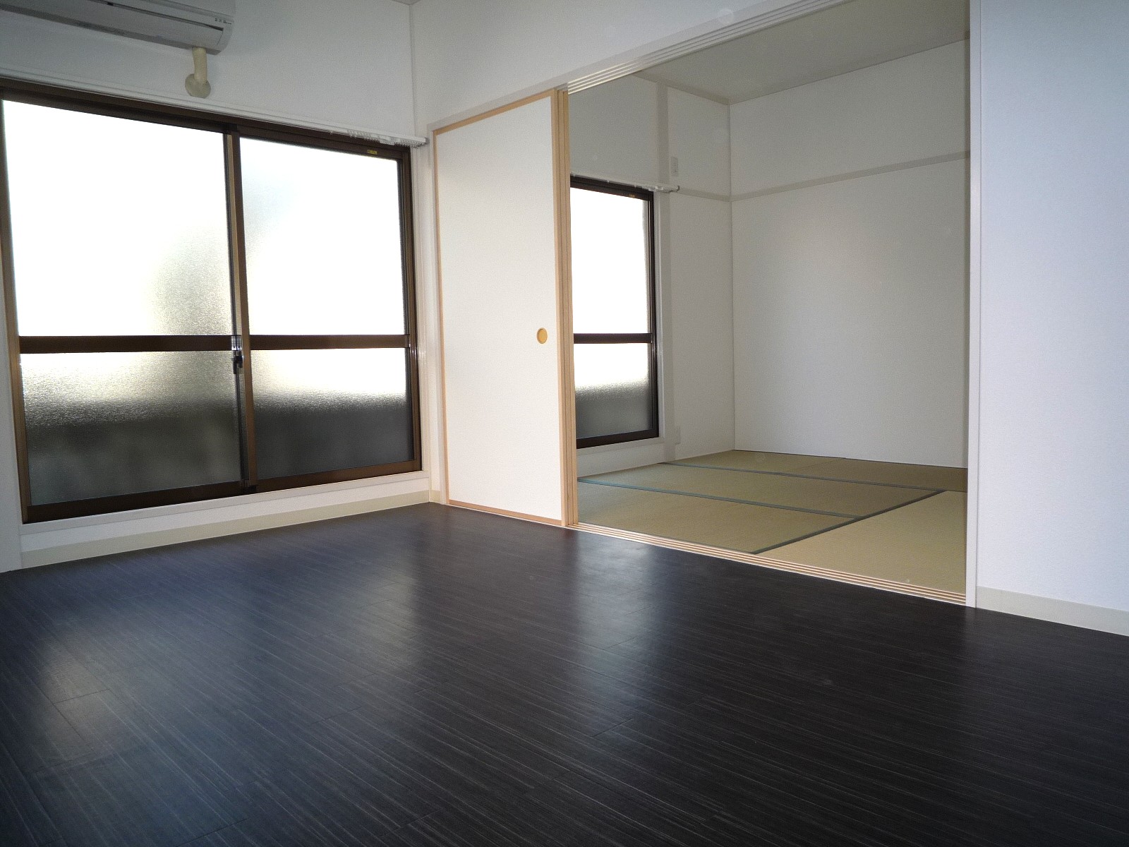 Living and room. Flooring tone Western-style