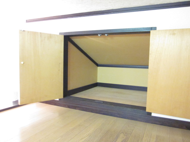 Receipt. There is housed in a loft