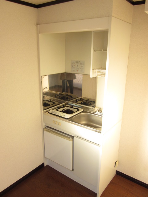 Kitchen. 1 lot gas stoves ・ With mini fridge