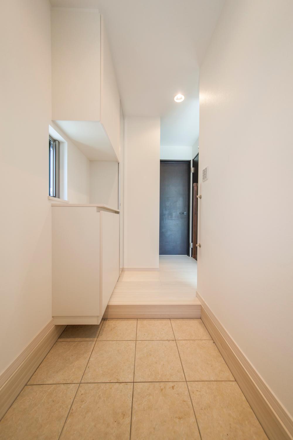 Entrance. Local (September 2013) Shooting