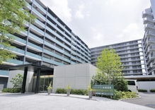 Give the Sumitomo Realty & Development, Tokyo's 23 wards ・ Big community for the whole 350 family. Otemachi Station direct 28 minutes from the Toei Mita Line "lotus root" station